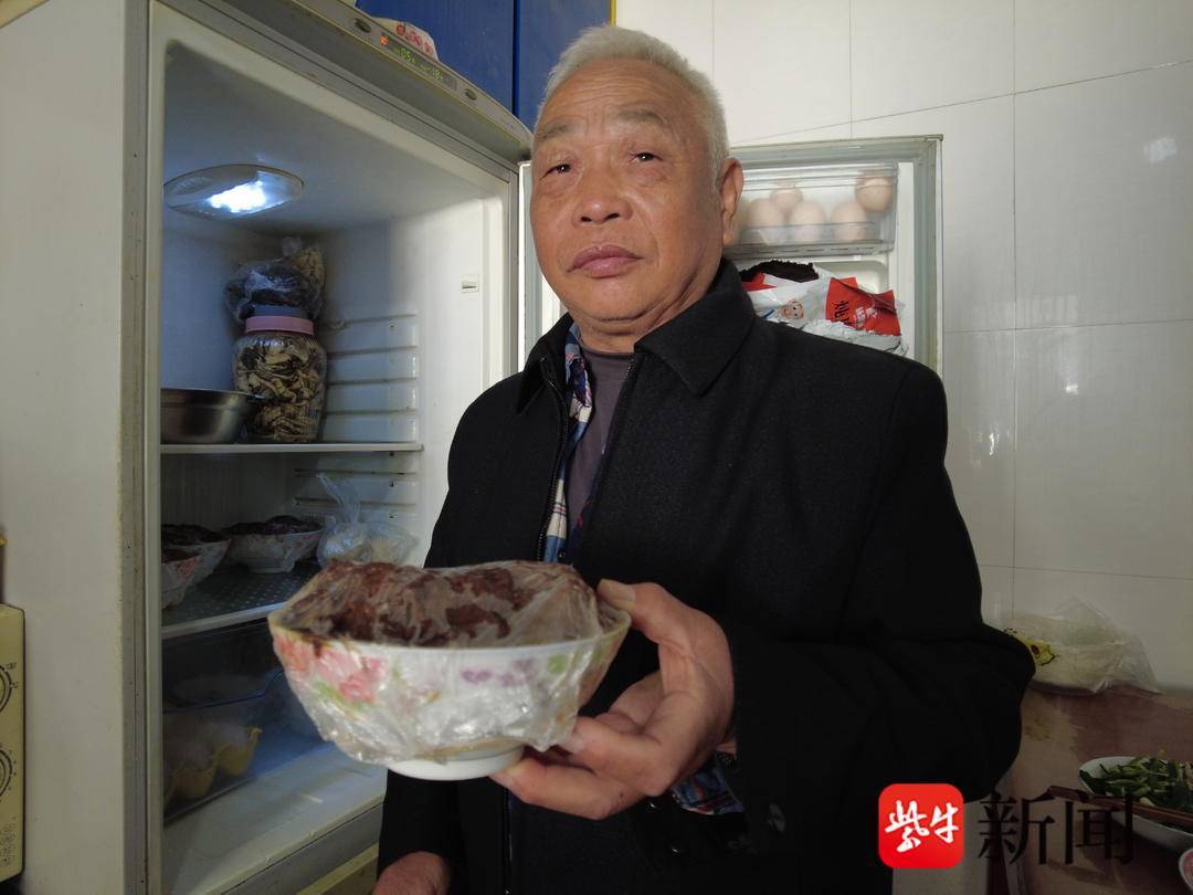 村委出大头翻修老周他们的春节更“安心”更“温暖”人生就是博-尊龙凯时新春走基层|总漏水的老房子(图1) 村委出大头翻修老周他们的春节更“安心”更“温暖”人生就是博-尊龙凯时新春走基层|总漏水的老房子(图1)