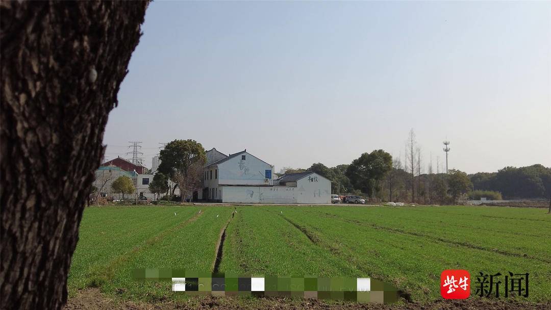 村委出大头翻修老周他们的春节更“安心”更“温暖”人生就是博-尊龙凯时新春走基层|总漏水的老房子(图2) 村委出大头翻修老周他们的春节更“安心”更“温暖”人生就是博-尊龙凯时新春走基层|总漏水的老房子(图2)